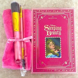 Two piece makeup brush with makeup remover towel & Eyeshadow Pallet.